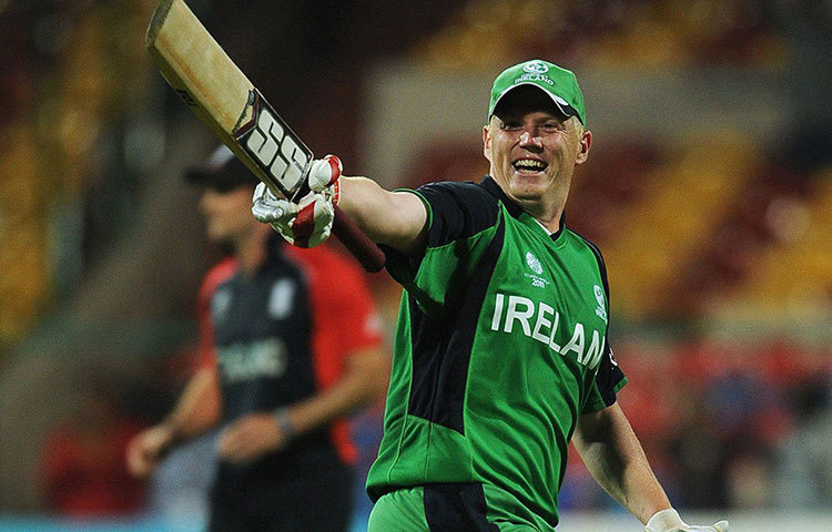 কেভিন ও’ব্রায়ান: ২০১১ সালে ইংল্যান্ডকে হার মানতে হয় একক দক্ষতার কাছে। দুর্বল আয়ারল্যান্ডের বিরুদ্ধে প্রথমে ব্যাট করে ৩৩৭ রান করে নিশ্চিন্ত ছিলেন ইংরেজরা। কিন্তু ব্যাট হাতে এই গল্পের নায়ক হয়ে ওঠেন আইরিশ কেভিন। তার ৬৩ বলে ১১৩ রান ইংরেজ আভিজাত্যে কালো দাগ ফেলে দেয়। পাঁচ বল বাকি থাকতে ৩২৯ রান তুলে ম্যাচ জিতে নেয় আয়ারল্যান্ড।