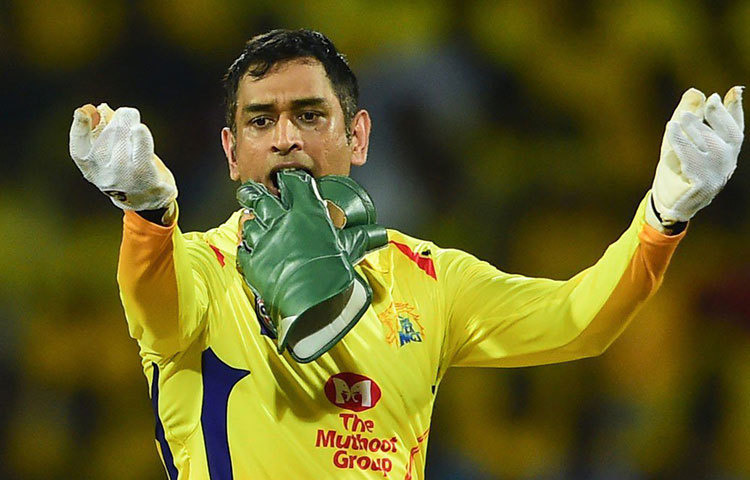 ধোনির নেতৃত্বের গুণেই অনেকটা এগিয়ে যায় চেন্নাই। তবে উইকেটকিপার হিসেবেও দারুণ ছাপ রেখে গিয়েছেন ধোনি। দুটো স্টাম্পিং করেছেন তিনি।