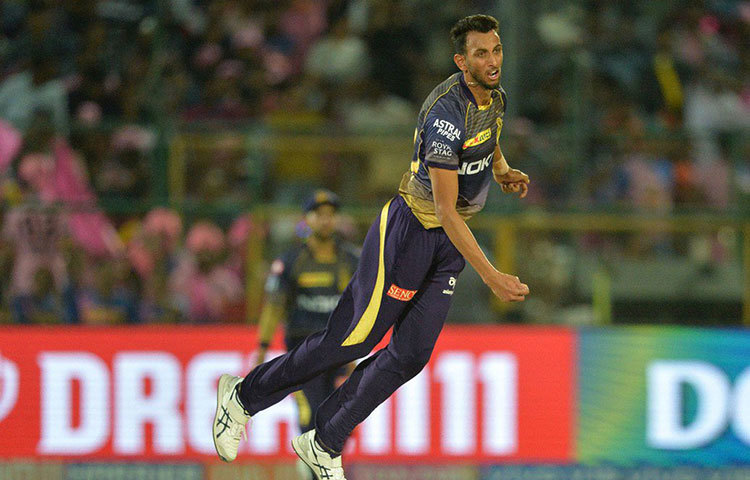 প্রসিদ্ধ কৃষ্ণ থাকতে পারেন এগারো নম্বরে। আগের চেয়ে অনেক ভালো বল করছেন। গতি আর মানসিকতার জন্য নজর কেড়েছেন তিনি। সবুজ পিচে কৃষ্ণের গতি পার্থক্য গড়ে দিতে পারে।