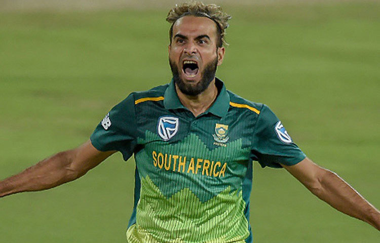 পাকিস্তান ছেড়ে দক্ষিণ আফ্রিকা যাওয়ার রাস্তাটা কিন্তু মারাত্মক কঠিন ছিল। প্রায় ২৫টি দলের হয়ে খেলেছেন তিনি। ইংল্যান্ডে চারটি দলের হয়ে কাউন্টিও খেলেছেন। দক্ষিণ আফ্রিকার তিনটি ফ্যাঞ্চাইজির হয়েও খেলেন ইমরান।