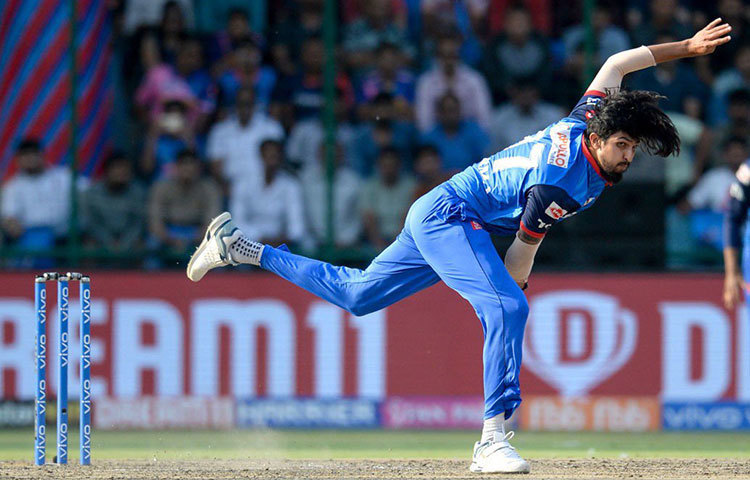 ১১ নম্বরে খেলতে পারেন ইশান্ত শর্মা। বিশাখাপত্তনমের পিচে ট্রেন্ট বোল্টের সঙ্গে পেস বোলিংয়ের দায়িত্ব সামলাতে দেখা যেতে পারে ইশান্তকে।