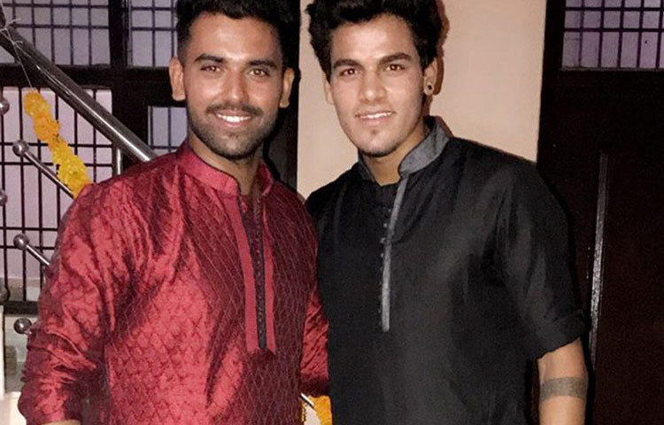 তাই আজকের আইপিএল ফাইনাল যে দলই জিতুক, কাপ ঢুকছে চাহার পরিবারেই।