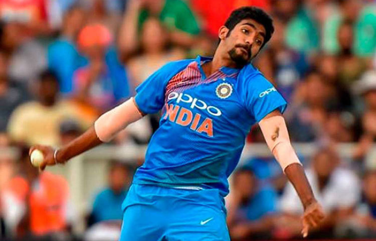 স্লো বল এবং ইয়র্কারের তারতম্যে যশপ্রীত সব সময়ই অনবদ্য। এখনো পর্যন্ত ভারত বিশ্বকাপে যে দুটো ম্যাচ খেলেছে, দুটোটেই প্রশংসনীয় বল করেছেন বুমরা। রবিবার ম্যাঞ্চেস্টারের ম্যাচে ভারত-পাকিস্তানের পাশাপাশি আরও একটি লড়াই চলবে, যশপ্রীত বুমরা বনাম মহম্মদ আমির।