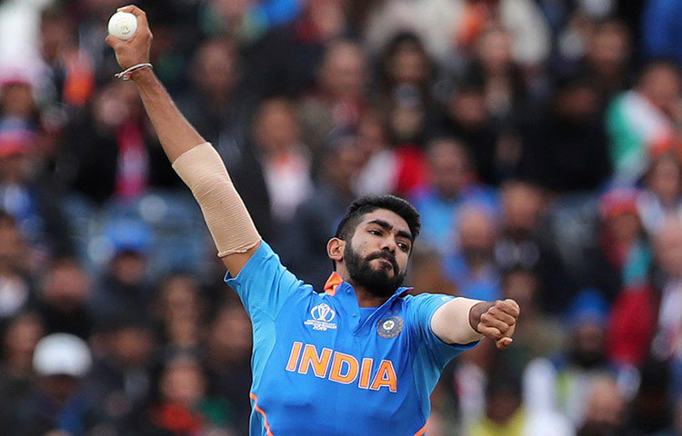 যশপ্রিত বুমরা: বিশ্বকাপে অনবদ্য বোলিং করে চলেছেন বুমরা। আজকের ম্যাচেও দুরন্ত বোলিং করবেন ‘বুম বুম’ বুমরা, আশায় ভারতীয় সমর্থকরা।