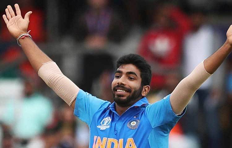 যশপ্রীত বুমরা: এ বারের ভারতীয় দলের বোলিং বিভাগের প্রধান এই ডেথ বল স্পেশালিষ্ট। বিরাট তাকে ব্যবহারও করছেন বেশ বুদ্ধির সঙ্গে। বিশ্বকাপের সেরা দলেও তার জায়গা পাওয়া নিশ্চিত। তার ইয়র্কারের উত্তর এখন কোনও ব্যাটসম্যান খুঁজে পাননি।