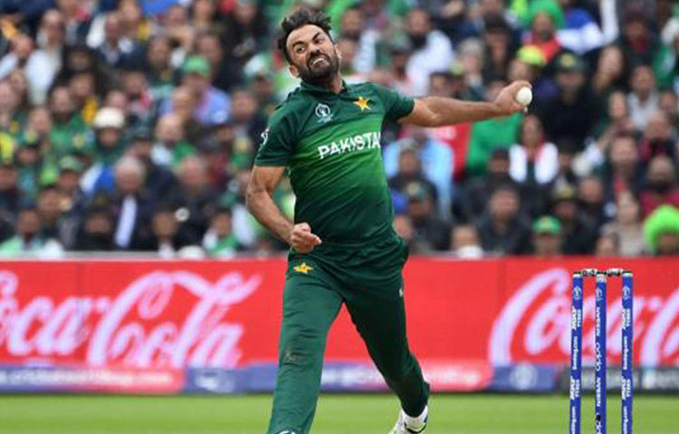 ওয়াহাব রিয়াজ: পিতার মৃত্যুর জন্য ক্রিকেটে মনোনিবেশ করতে পারেননি একসময়ে। দল থেকে ছিটকে গিয়েছিলেন তিনি। বিশ্বকাপে দারুণভাবে ফিরে আসেন। ২০০৮ সালে জিম্বাবুয়ের বিরুদ্ধে ম্যাচ দিয়ে অভিষেক ঘটেছিল ওয়াহাব রিয়াজের। ২০২৩ সালের আগেই হয়তো তিনি অবসর নেবেন।