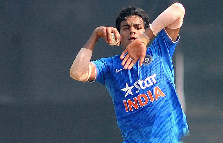 রাহুল চহার: লেগ স্পিন সব সময়ই ক্রিকেটে উল্লেখযোগ্য ভূমিকা রাখে। ভারতীয় দল তাই এই সিরিজে দেখে নিতে চাইছে চহারকে।