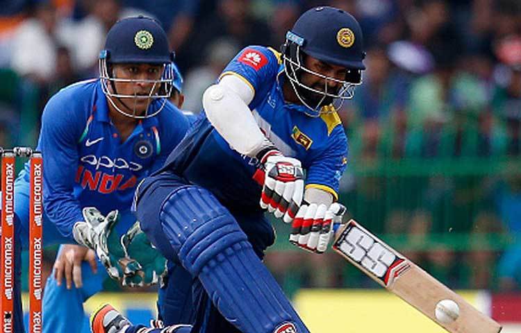 লাহিরু থিরিমানে, ব্যাটসম্যান: দু’নম্বরে খেলানো হতে পারে তাকে। তবে তিন কিংবা চারেও তিনি স্বচ্ছন্দ। তবে প্রায় আড়াই বছর তিনি একদিনের ম্যাচ খেলেননি। দলে অন্তর্ভুক্ত করা নিয়ে বিতর্ক রয়েছে। ১১৭ ম্যাচে ২৯৪৬ রান করেছেন অভিজ্ঞ এই ক্রিকেটার।