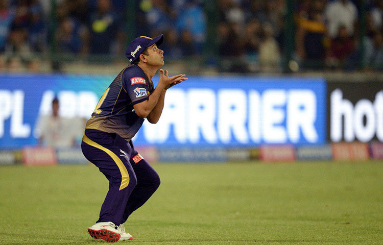 কেকেআরের মূল শক্তির জায়গাটা হল স্পিন, চাওলা কিংবা নারাইন প্রতিপক্ষকে লড়াই দিতে পারেন এই জায়গায়, কিন্তু তা হচ্ছে না, কারণ পিচ একেবারেই স্পিনারদের সাহায্য করছে না।