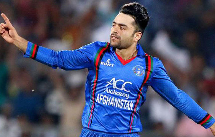 টি-টোয়েন্টি ফর্ম্যাটে আফগান দলের অধিনায়ক রশিদ খানকেই দ্বাদশ ব্যক্তি হিসেবে বেচে নিয়েছেন ভন! ম্যাচ বুঝতে পারার ক্ষমতা, টি-টোয়েন্টিতে ঈর্ষণীয় বোলিং অ্যাভারেজ ও সেরা তরুণ খেলোয়াড়দের মধ্যে অন্যতম হয়ে ওঠার ক্ষমতার জোরেই রশিদ এই দলে প্রবেশ করতে পেরেছেন বলে মনে করছেন অনেকেই।