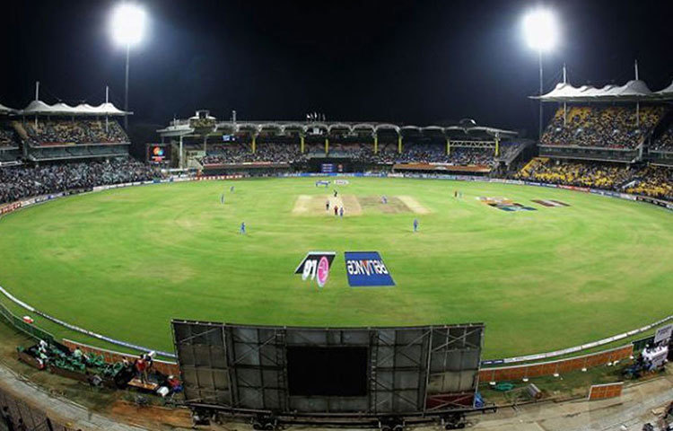 চিদম্বরমের পিচে ব্যাটিং করাটা খুব সহজ ছিল না। বল ভালো করে ব্যাটে আসেনি। টস জেতায় বাড়তি সুবিধাটুকু পেয়ে যায় সিএসকে। পরে শিশিরের সমস্যা সামলাতে হয়নি। পিচের কারণেই রাসেলেরও স্ট্রাইক রেট ছিল ১০০র সামান্য বেশি। ম্যাচের শেষে পিচ নিয়ে এ দিন অসন্তোষ প্রকাশ করেন ধোনিও।