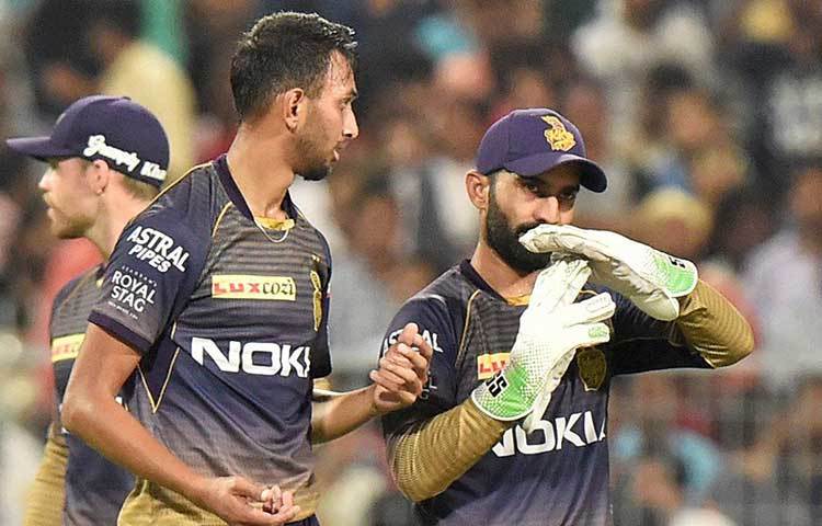 প্রায় প্রত্যেক ম্যাচে স্লগ ওভার বোলিং ভুগিয়েছে। একমাত্র দিল্লি ক্যাপিটালসের বিরুদ্ধে প্রসিদ্ধ কৃষ্ণের সুপার ওভারে ১১ রান দেওয়া বাদ দিলে স্লগ ওভার বোলিংয়ের অবস্থা শোচনীয় নাইট বাহিনীতে। সব মিলিয়ে বারবার পিছিয়ে পড়ছে তারা।