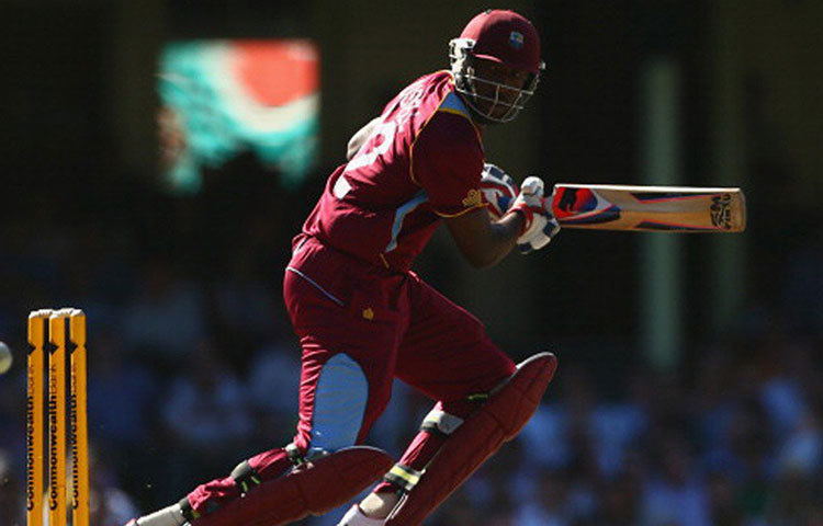 আন্দ্রে রাসেল: আন্দ্রে রাসেল সীমিত ওভারের ক্রিকেটে কতটা ভয়ঙ্কর হতে পারেন, তা চলতি আইপিএলে বার বার প্রমাণিত হয়েছে। এখনও পর্যন্ত দেশের হয়ে ৫২টি একদিনের ম্যাচ খেলা রাসেলের ব্যাটিং গড় তিরিশের কাছাকাছি। উইকেট রয়েছে ৬৫টি।