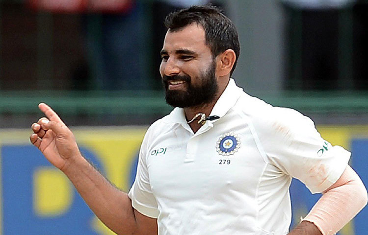 মহম্মদ শামি: টেস্ট দলে শামিকেও বাদ দেওয়ার কথা ভাববেন না নির্বাচকরা। এই ভারতীয় দলে বাংলা দলের তিন নম্বর মুখ তিনিই।