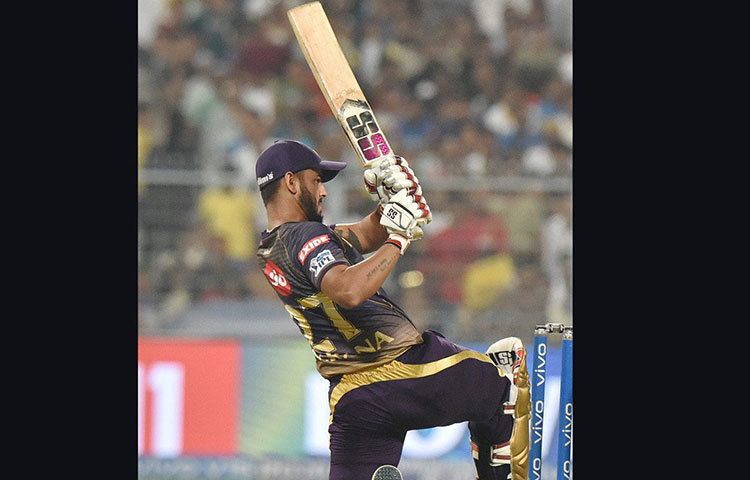 ঘরের মাঠ ইডেনেও পিচের তেমন সাহায্য পাচ্ছে না বোলাররা। ফলে কেকেআরের প্লে-অফে ওঠার কাজটা প্রায় অসম্ভব হয়ে উঠছে।