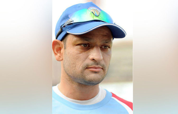 ২০১১ ও ২০১২ সালে রাজস্থানের রঞ্জি ট্রফি জয়ে তার ভূমিকা ছিল গুরুত্বপূর্ণ। রঞ্জিতে তিনি ১০৫টি ম্যাচ খেলে ৮ হাজার ৫৯ রান করেছেন।