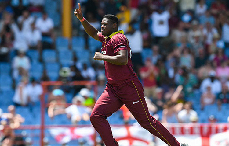 ওশেন থমাস: নয়টি একদিনের ম্যাচ খেলা পেস বোলারটির ইতিমধ্যেই দখল করেছেন ১৫টি উইকেট।
