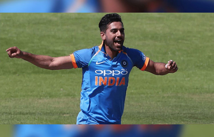 দীপক চাহার: দলের চার নম্বর পেসার হতে পারেন তিনি। তবে নভদীপ সাইনি, আবেশ খানের মতো আরও কিছু নাম উঠে আসছে। দেখা যাক কার সুযোগ হয় দলে। তবে চেন্নাই দলের হয়ে ভালো খেলা দীপকের একটু হলেও সুযোগ বেশি।