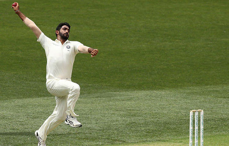 যশপ্রীত বুমরা: ভারতীয় দলের এক নম্বর পেসার তিনিই। একদিনের দলে বিশ্রাম দিলেও টেস্ট দলে তাকে ছাড়া ভারতীয় দল ভাবা মুশকিল। তাই পেসারদের তালিকায় সবার আগে তার নামটাই লেখা রইল নির্বাচকদের লিস্টে।