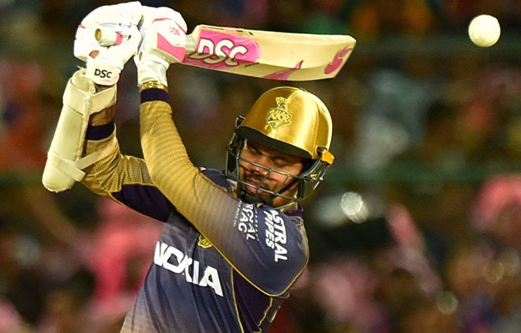 দল ঘোষণার সময়ই বোধ হয় ব্যাকফুটে চলে গিয়েছিলেন কার্তিক। দলের এক নম্বর স্পিনার সুনীল নারাইনের অনুপস্থিতি অনেকটা পিছনে ফেলে দিয়েছিল কেকেআরকে।