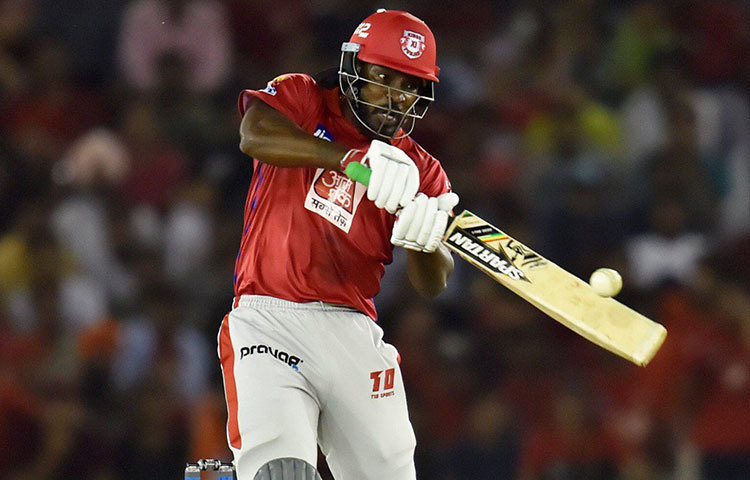 এরকম একটি রেকর্ড রয়েছে আইপিএলের ইউনিভার্সাল বসের দখলে। তিনি মাঠে এলেই ছয় কিংবা চার। তিনি ক্রিস গেইল। মোট ছক্কা হাঁকানোর রেকর্ডটি তার দখলেই।