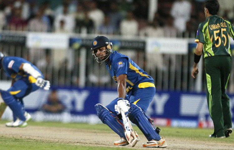 দিমুথ করুণারত্নে, অধিনায়ক: বিশ্বকাপে যিনি শ্রীলঙ্কাকে নেতৃত্ব দেবেন সেই দিমুথ করুণারত্নেও চার বছর ওয়ানডে ক্রিকেটের বাইরে রয়েছেন। ১৭টি একদিনের ম্যাচ খেলে ১৯০ রান করা অধিনায়ককে নিয়ে বিতর্ক রয়েই যাচ্ছে।