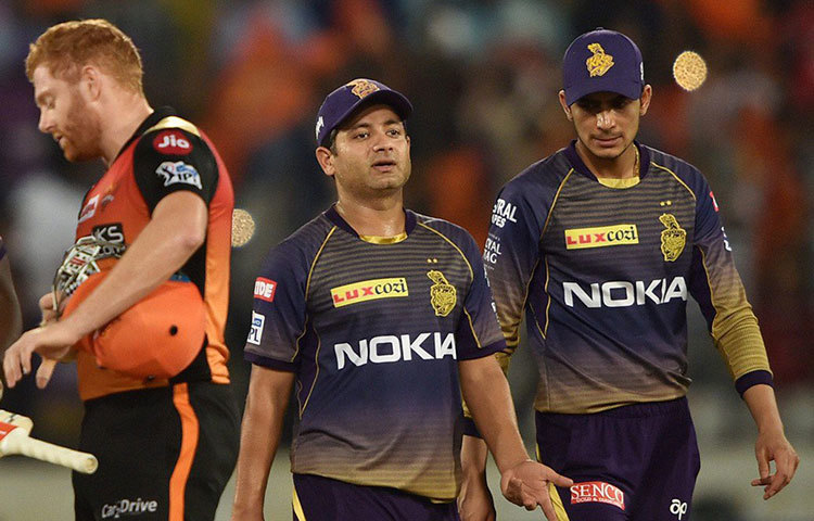 প্রথমত, এই ম্যাচটা কেকেআরের কাছে অত্যন্ত গুরুত্বপূর্ণ ছিল। জিতলে প্লেঅফের দৌড়ে ভালোমতো থাকত কেকেআর। কিন্তু আত্মবিশ্বাসটাই যেন আর নেই। হারার আগেই যেন হেরে যাচ্ছে দল।