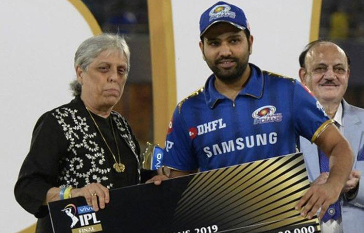 জয়ী দল মুম্বাই ইন্ডিয়ান্সের অধিনায়ক রোহিত শর্মার হাতে তুলে দেওয়া হয়েছে ২০ কোটি টাকার চেক। এই অর্থের পঞ্চাশ শতাংশ পাবে জয়ী ফ্র্যাঞ্চাইজি আর বাকি পঞ্চাশ শতাংশ ক্রিকেটারদের মধ্যে ভাগ করে দেওয়া হবে।