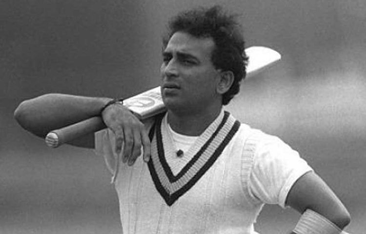 ৭ জুন, ১৯৭৫ সাল। ইংল্যান্ডের মুখোমুখি ভারত। ভারতের সামনে ৩৩৫ রানের কঠিন টার্গেট। দর্শকেরা ভেবেছিলেন মুহুর্মুহু ৪ আর ৬ ধেয়ে আসবে গ্যালারির দিকে। কিন্তু হল ঠিক উল্টো। টেস্ট ম্যাচের মতো ব্যাট করল ভারত। ৬০ ওভারে মাত্র ১৩২/৩ করল ভারত। ১৭৪টা বল খেলে সুনীল গাভাস্কার করলেন মাত্র ৩৬ রান! প্রবল সমালোচিত হয়েছিল সেই ইনিংস।