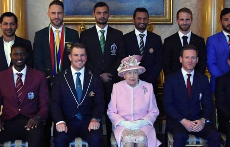 মাশরাফি ও বিশ্বকাপে অংশগ্রহণকারী বাকি নয় দলের অধিনায়কদের সঙ্গে দেখা করলেন ব্রিটেনের রানি এলিজাবেথ ২।