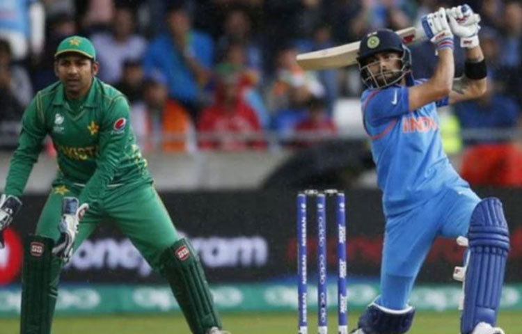 এমনিতেই বৃষ্টি বিঘ্নিত বিশ্বকাপ। একের পর এক ম্যাচ বৃষ্টির জন্য বাতিল হচ্ছে। ভারত-পাকিস্তান ম্যাচেও বৃষ্টি হওয়ার সম্ভাবনা রয়েছে। কিন্তু সে সবে কান দিচ্ছেন না সমর্থকরা। ভারত ও পাকিস্তান, দুই দেশের অসংখ্য মানুষ থাকেন ইংল্যান্ডে। তাই টিকিটের চাহিদা এমন তুঙ্গে।