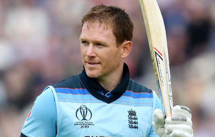 একটা নয়, দু’টো দেশের হয়ে সর্বোচ্চ পর্যায়ের ক্রিকেট খেলেছেন অইন মর্গ্যান। প্রথমে আয়ারল্যান্ড ও পরে ইংল্যান্ডের জার্সিতে। জন্ম আয়ারল্যান্ডের ডাবলিনে। সে দেশের হয়ে ২৩টি ওয়ান ডে-তে ৭৪৪ রান করেছেন এই বাঁ-হাতি। ২০০৯-এ বিশ্ব টি-টোয়েন্টিতে ইংল্যান্ডের হয়ে খেলার ডাক মেলে। তখন থেকে ইংল্যান্ডের জার্সিতে ২২৭ ওডিআই-তে করেছেন ৭২২৬ রান।