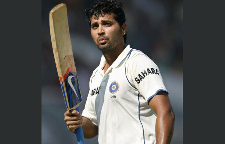 টেস্ট ক্রিকেটের জন্যই মূলত তার নাম বিবেচিত হয়। তবে মুরলী বিজয়ের আক্রমণাত্মক ব্যাটিং দেখুন, ওডিআইতেও সমান সাবলীল তিনি। জাতীয় দলের হয়ে মাত্র ১৭টি ওডিআই খেলে ৩৩৯ রান করলেও আইপিএলে চেন্নাই সুপার কিংসের হয়ে বিজয়ের ইনিংসগুলো অন্য কথাই বলে। বিশ্বকাপে অনায়াসে টিম ইন্ডিয়ার ওপেনার হিসাবে খেলতে পারতেন ফর্মে থাকা বিজয়।