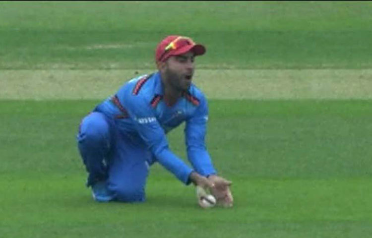 ব্যক্তিগত ১৬ রানে মুজিবের বলে যখন লিটন খুব ধীরে ডিফেন্স করতে ধরেছিলেন তখন সেটা প্রায় ক্যাচ উঠে যায়। তবে সে ক্যাচ আফগানিস্তানের ফিল্ডার হাশমোতুল্লাহ শাহিদি ধরে ফেলার আগেই দুই তালুর ভেতরে দিয়ে ঘাস স্পর্শ করে।