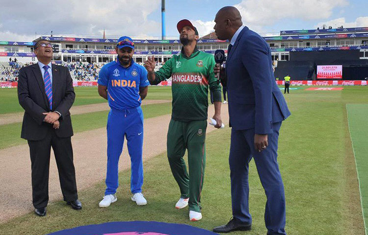 টস ভাগ্য বাংলাদেশের বিপর্যয়ের অন্যতম কারণ। স্লো পিচে টস জিতলে ব্যাটিং নিশ্চয়ই করতেন মাশরফি। তাতে রান তাড়া করতে মুশকিলে পড়তই ভারত।