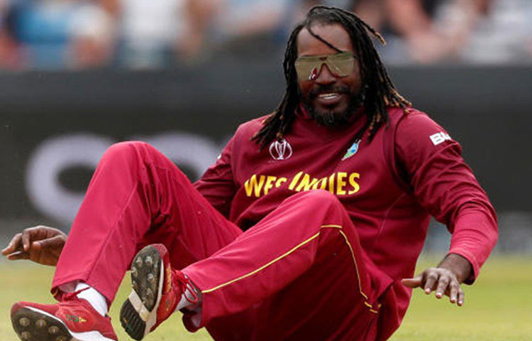 ক্রিস গেইল: এই দলের হয়ে ওপেন করবেন ‘ইউনিভার্স বস’ ক্রিস গেল। এই ক্যারিবিয়ান তারকা যে কোনো বলে ছয় মারার জন্য বিখ্যাত। যদিও বয়স থাবা বসিয়েছে গেলের রিফ্লেক্সে।