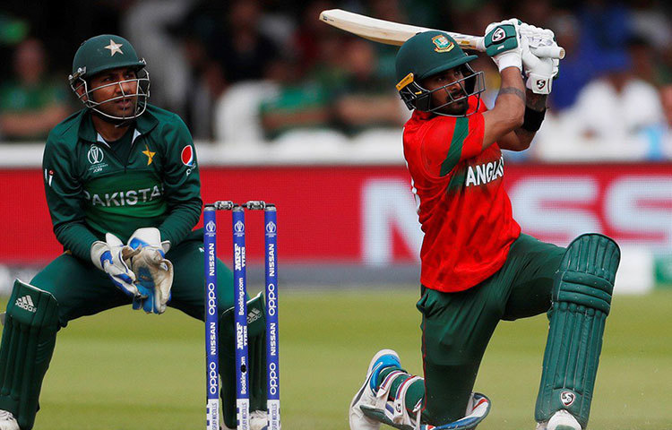 লিটন দাস: বাংলাদেশের এই ওপেনার প্রথম চার ম্যাচে ছিলেন ব্রাত্য। কিন্তু সুযোগ পেয়েই ৬৯ বলে ৯৪ করে বুঝিয়ে দেন তাকে বসিয়ে রাখা ভুল ছিল। ওপেনিং ও মিডল অর্ডারে সমান দক্ষতায় খেলতে পারেন তিনি।