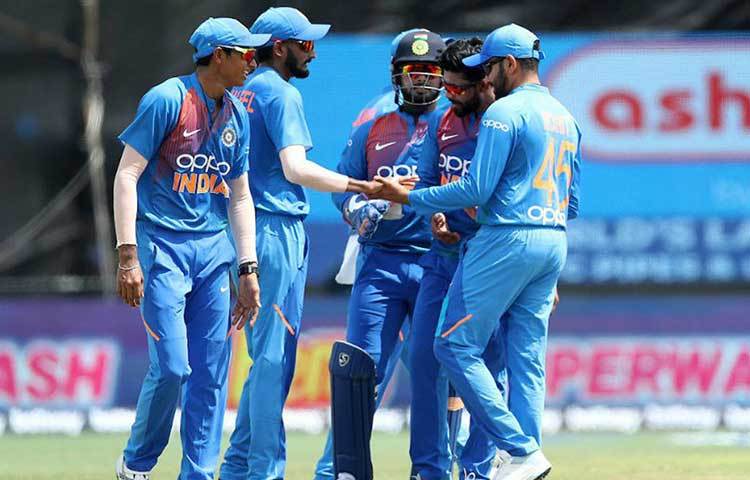 সিরিজ শুরুর আগেই ক্যাপ্টেন কোহলি জানিয়ে দিয়েছিলেন, এই সিরিজ নতুনদের প্রমাণ করার মঞ্চ। ইতিমধ্যে সেই কাজটা অনেকটাই করে দেখিয়েছেন ওয়াশিংটন সুন্দর, নবদীপ সাহানি, খলিল আহমেদরা। এ বার কি সেই আস্থার পথে হেঁটেই দল সাজাবে টিম ম্যানেজমেন্ট?