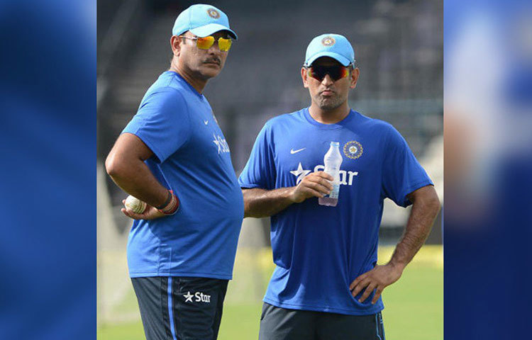 প্রথমবার ভারতীয় কোচ হিসেবে রবি শাস্ত্রীকে দেখা যায় ২০০৭ সালে। সেবার তিনি অন্তর্র্বতীকালীন কোচ হিসেবে দলের সঙ্গে গিয়েছিলেন বাংলাদেশে। সেবারের ত্রিপাক্ষিক সিরিজের ফাইনালে ভারত ২৫ রানে হেরে যায় পাকিস্তানের কাছে।