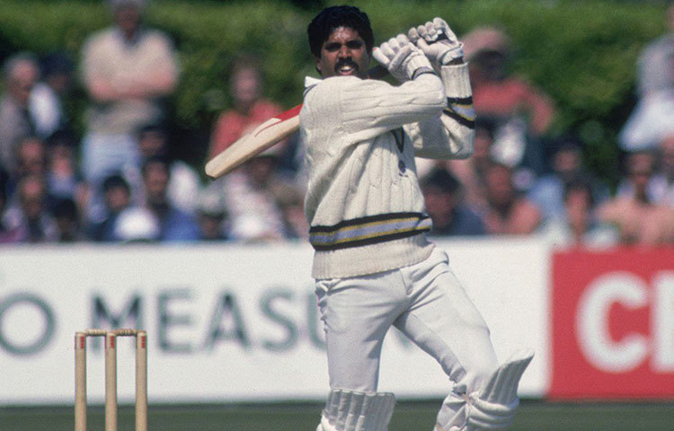 কপিল দেব: ভারতের সর্বকালের সেরা অলরাউন্ডার বললে তার নামই আসে মাথায়। হরিয়ানা হ্যারিকেনের ব্যাট হাতে যেমন আছে ১৭৫ নটআউটের ইনিংস, তেমনই রয়েছে এক ইনিংসে নয় উইকেট নেওয়ার কৃতিত্বও।