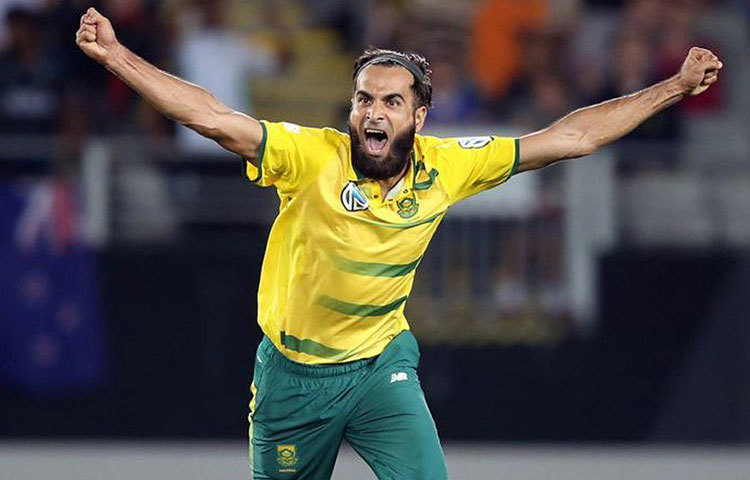 বর্তমানে দক্ষিণ আফ্রিকার জাতীয় দলে খেলছেন এই ক্রিকেটার। পাকিস্তানের হয়ে অনূর্ধ্ব ১৯ খেলতে গিয়ে ১৯৮৮ সালে দক্ষিণ আফ্রিকা গিয়েছিলেন তিনি। সুমাইয়ার সঙ্গে আলাপ তখনই।