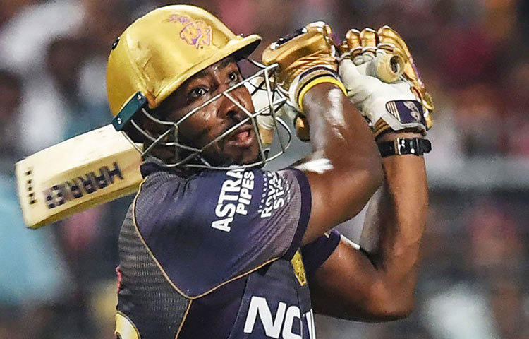 আন্দ্রে রাসেল চলতি আইপিএলে ইতিমধ্যেই দুর্দান্ত ফর্মে রয়েছেন। আরসিবির বিরুদ্ধে শেষ ৮ ওভারে প্রয়োজন ছিল ১৩৩ রান। কেকেআরকে জয়ের কাছাকাছিও নিয়ে গিয়েছিলেন রাসেল। ২৫ বলে ৬৫ রান। স্ট্রাইক রেট ২৬০। তবে সে ম্যাচ হারলেও রাসেলের ইনিংসটা মনে রেখেছেন অনেকেই।