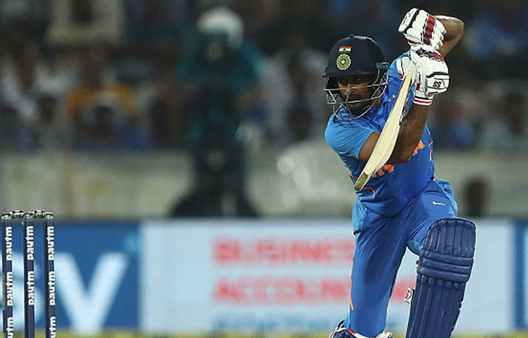 অম্বাতী রায়ুডু: বিশ্বকাপে ভারতীয় দলে রায়ুডুর সুযোগ পাওয়া এক সময় প্রায় নিশ্চিত ছিল। কিন্তু, শেষ মুহূর্তে সুযোগ পাননি। মিডল অর্ডারে রায়ুডুর ব্যাটিং নিঃসন্দেহে বড় ভরসা যে কোনো দলের।