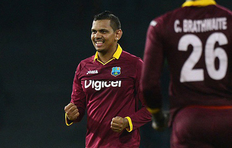 সুনীল নারাইন: দেশের হয়ে ৬৫টি একদিনের ম্যাচ খেলা নারাইন ওয়েস্ট ইন্ডিজের দলে সুযোগ পাননি। কিন্তু, নারাইনের মতো অলরাউন্ডার এই মুহূর্তে খুব কমই আছেন। ইনিংস শুরু করতে পারেন। আর নারাইনের বোলিং নিয়ে তো কোনো সন্দেহই নেই।