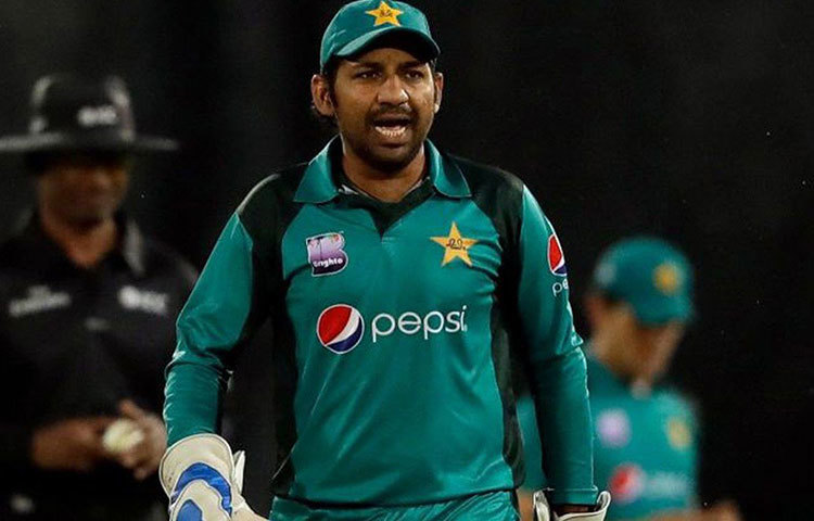 পাকিস্তানের সরফরাজ আহমেদ রয়েছেন ১৫ জনের দলে। ফিনিশার হিসাবে তিনি চমৎকার, কিন্তু ৩২ বছরের ডান হাতির ক্ষিপ্রতার খানিকটা অভাব রয়েছে। ২০১৫ সালের বিশ্বকাপের পর ঝুলিতে রয়েছেমাত্র একটি শতরান।