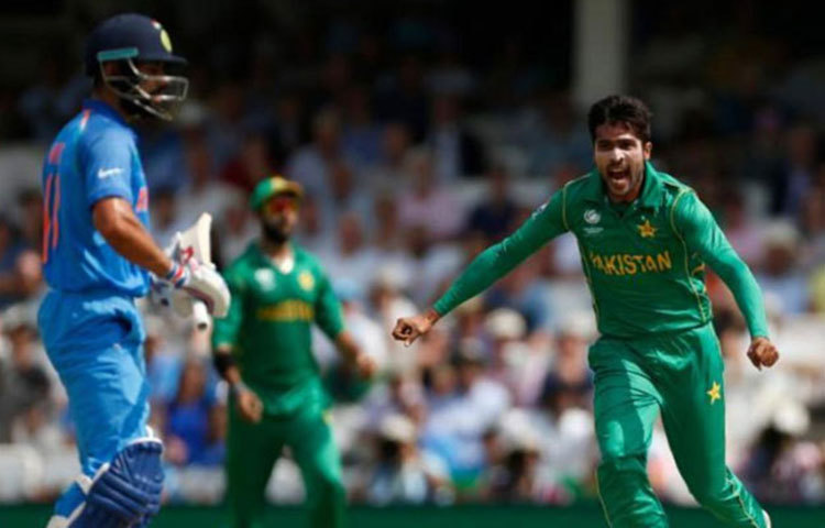 টিকিট উইন্ডো খোলার কিছুক্ষণের মধ্যেই হাউসফুল। ওল্ড ট্রাফোর্ডের স্টেডিয়ামে একসঙ্গে ২০ হাজার দর্শক বসে খেলাত দেখতে পারবেন। অনেক সমর্থক আগে টিকিট কেটে রেখেছেন। এখন বিক্রি করছে চড়া দামে।