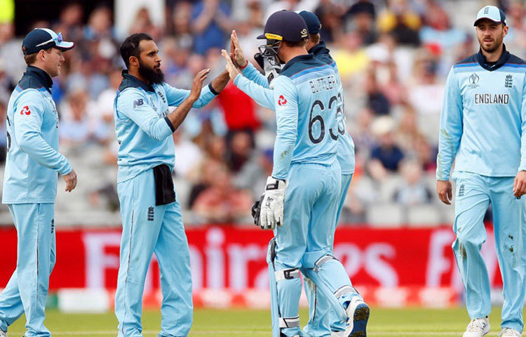 ইংল্যান্ড: চলতি বিশ্বকাপে একের পর এক ম্যাচ হেরে কিছুটা চাপে অইন মরগ্যানের দল। এর পিছনে রয়েছে মূলত ক্যাচ মিস করার প্রবণতা। এখন পর্যন্ত মোট ১২টি ক্যাচ মিস করেছে ইংল্যান্ড।