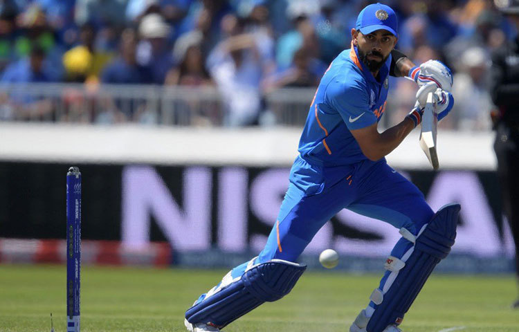 বিরাটের এই ইনিংস শুধু যে ওপেনারদের ব্যর্থতা ঢেকে দেয় তাই নয়, সুযোগ করে দেয় মিডল অর্ডার ব্যাটসম্যানদের বড় শট নেওয়ারও। যদিও সেই সুযোগ নিতে ফের ব্যর্থ হন বিজয় শঙ্কর ও কেদার যাদব। যথাক্রমে ১৪ ও ৭ রান করে দ্রæত ফিরে যান তারা। যা ভারতকে কঠিন পরিস্থিতিতে ফেলে দেয়।