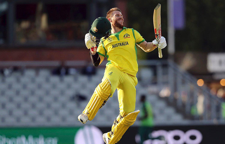 ডেভিড ওয়ার্নার: বিশ্বকাপে রান সংগ্রহের তালিকায় তিনি এখন দুই নম্বরে। সেরা একাদশে বাঁ-হাতি ডান-হাতি কম্বিনেশনে এই জুটি যে ভয়ঙ্কর হয়ে উঠবে তা বলাই বাহুল্য। নির্বাসন থেকে ফিরে এসে রানের খিদে যেন বেড়ে গিয়েছে এই অস্ট্রেলীয় ব্যাটসম্যানের।