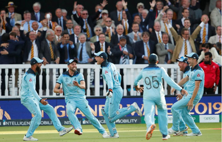 বিশ্বকাপের ইতিহাসে এবারই সব থেকে বেশি আর্থিক পুরস্কার দেওয়া হচ্ছে চ্যাম্পিয়ন দলকে। এবার টুর্নামেন্ট আয়োজনের বাজেট ছিল ১০ মিলিয়ন ডলার। চ্যাম্পিয়ন দল ইংল্যান্ড পেয়েছে চার মিলিয়ন ডলার। অর্থাৎ বাংলাদেশি টাকায় যা প্রায় সাড়ে ২৭ কোটি টাকা।